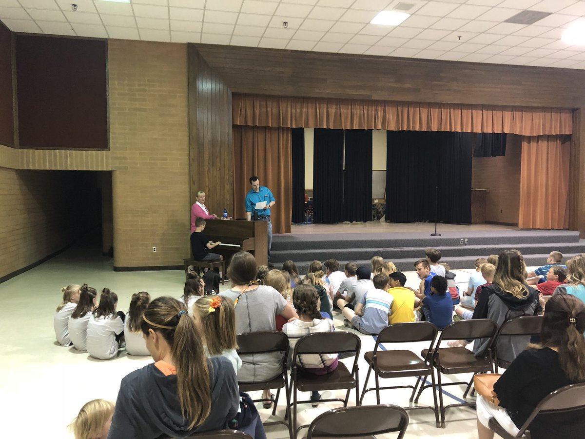 Orchardeagles's tweet photo. 6th grade talent show is a hit. https://t.co/ckWNV5AgV8