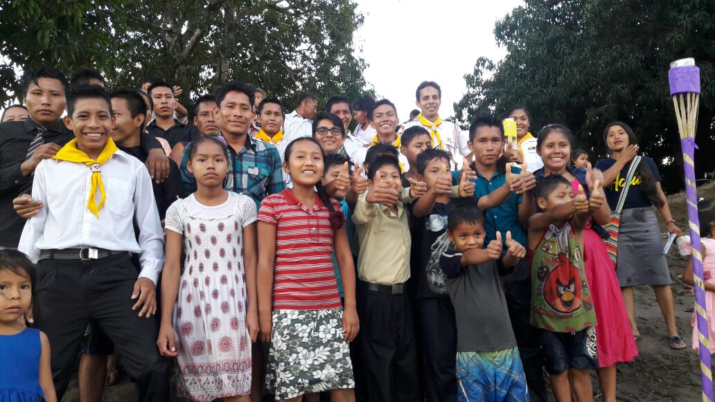 AnthoLopdo's tweet photo. Asi celebramos el día del niño y del aventurero con 21 bautismos en Puerto Islandia #DMProgramaAéreo @peru_projects @AdventistasMOP gracias pastores por acompañarnos en esta celebración @mcoaugarte @FariChoque @rafaelrossi7 Llevando el evangelio por la selva peruana @EnzoChavez https://t.co/SY0d1K9V6v