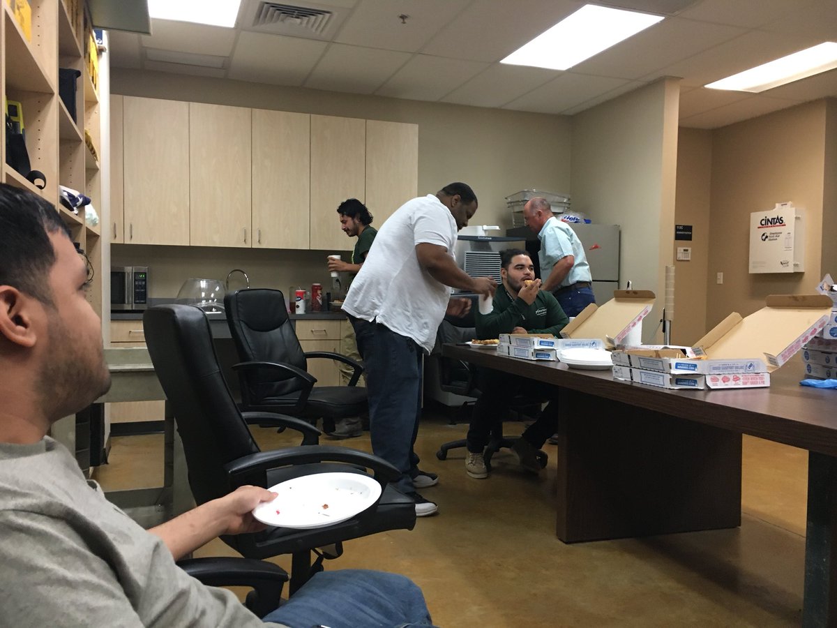 TxBldgTrades's tweet image. thank you to our other lunch sponsors @MilwaukeeTool we appreciate all the support you have given to us @BldgTrdsUnions @TxBldgTrades @UAPipeTrades @IBEW @smartunionworks @CSCarpenters @CPWR @H2Hjobfairs #WeBuildTx a big thanks to @LU286_JAC for hosting the class.