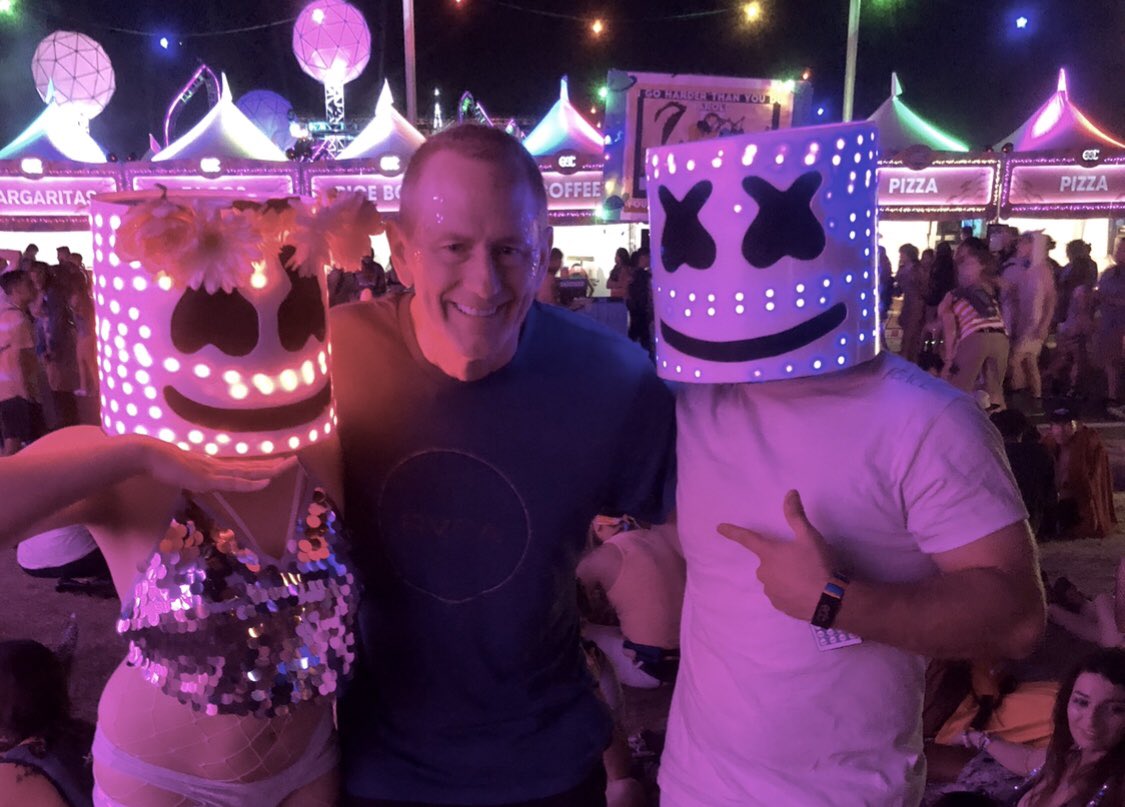 thekevinryder's tweet photo. #EDCLasVegas 
1) Nope.
2) Nope.
3) YES!
@marshmellomusic @EDC_LasVegas @kevinandbean https://t.co/d15gaM0xWU
