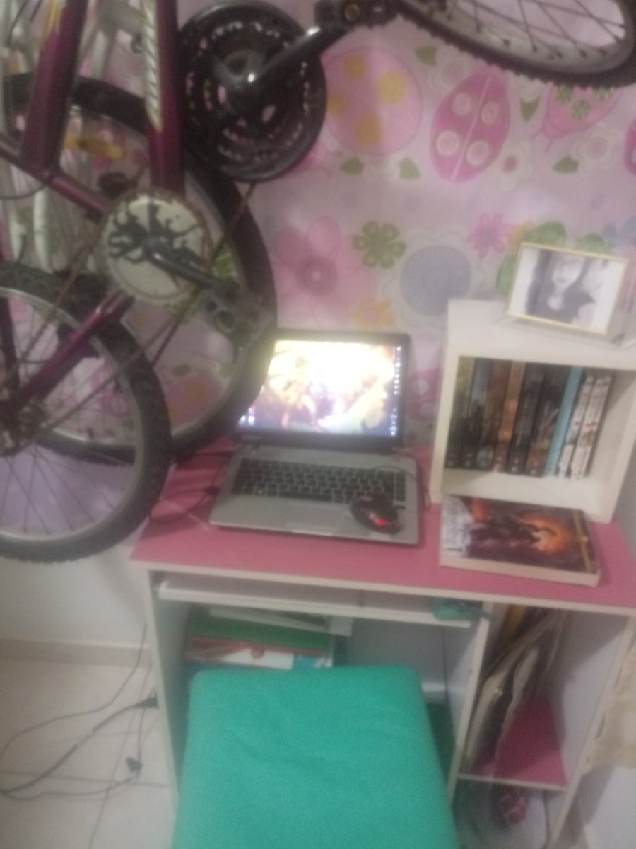 MugiwaraMiraii's tweet image. Pelo amor dos Deuses.. Jogar no puff, com o notebook quebrado e ainda com bicicletas em cima da cabeça porque o Bela Vista não tem bicicletário é tenso... 
É tenso mas é meu❤
 #UpdateYourGame