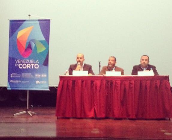 Hace 4 años nació <a href="/VenezuelaNCorto/">Venezuela en Corto</a>, el 21 de Mayo de 2014, bajo el liderazgo creativo de Rafael Velázquez, quien acertadamente pasó el testigo a <a href="/mikemedina75/">Mike Medina Armenta</a>. Felicitaciones a ambos y al pequeño y apasionado equipo que ha logrado el milagro de crear pantalla para los cortos.