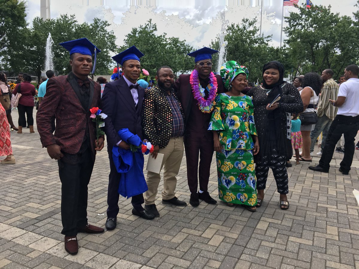 DeKalbSchools's tweet photo. Congrats Elizabeth Andrews High Class of 2018! #DeKalbGrad18 https://t.co/Xc6nerbBID