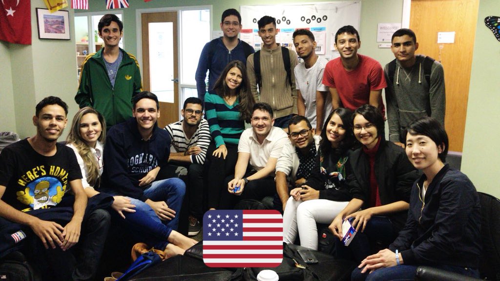 fabianamoura's tweet photo. 1º dia de aula dos nossos cidadãos do mundo #CDM4! As próximas 12 semanas serão de muito aprendizado em inglês, espanhol e francês, além de experiências incríveis! #teamCapeTown🇿🇦 #teamCanada🇨🇦 #teamMadri🇪🇸 #teamBoston🇺🇸 @FlavioDino @davitelles @pedrooigorr @SectiMaranhao https://t.co/7ysNtxPpRa