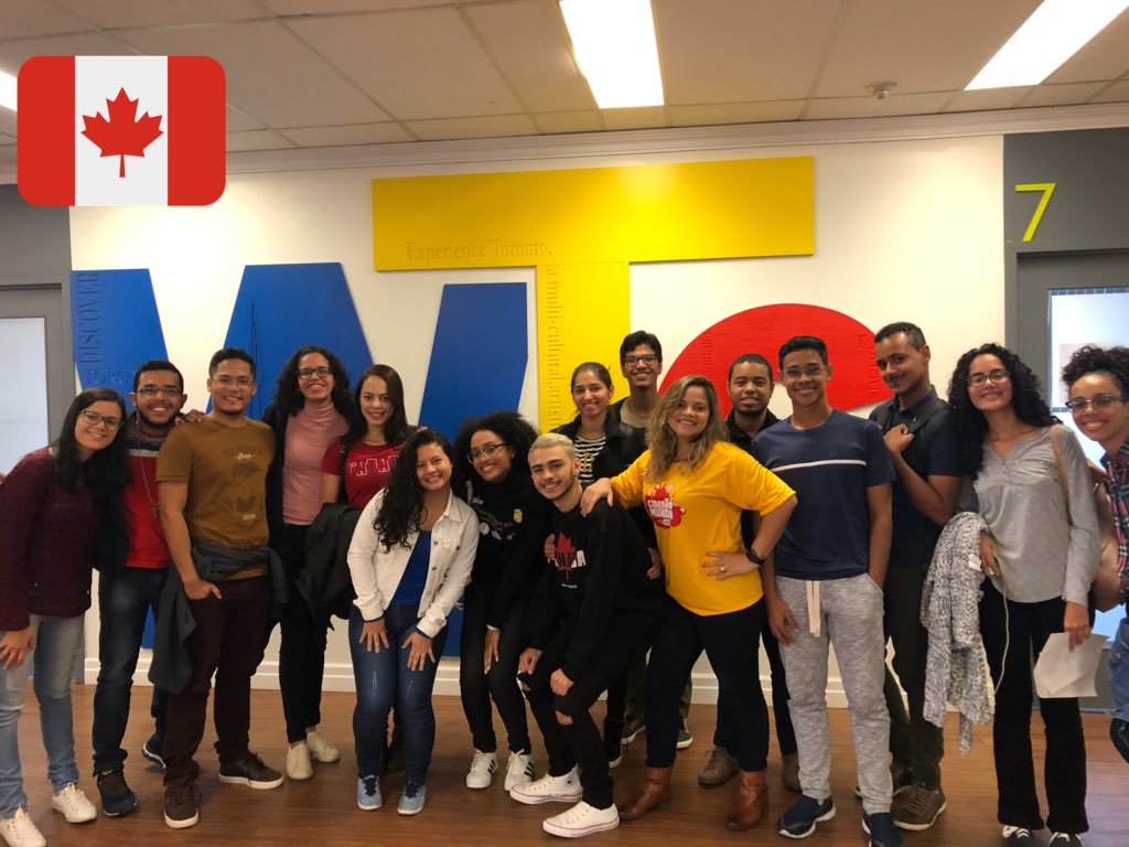 fabianamoura's tweet photo. 1º dia de aula dos nossos cidadãos do mundo #CDM4! As próximas 12 semanas serão de muito aprendizado em inglês, espanhol e francês, além de experiências incríveis! #teamCapeTown🇿🇦 #teamCanada🇨🇦 #teamMadri🇪🇸 #teamBoston🇺🇸 @FlavioDino @davitelles @pedrooigorr @SectiMaranhao https://t.co/7ysNtxPpRa