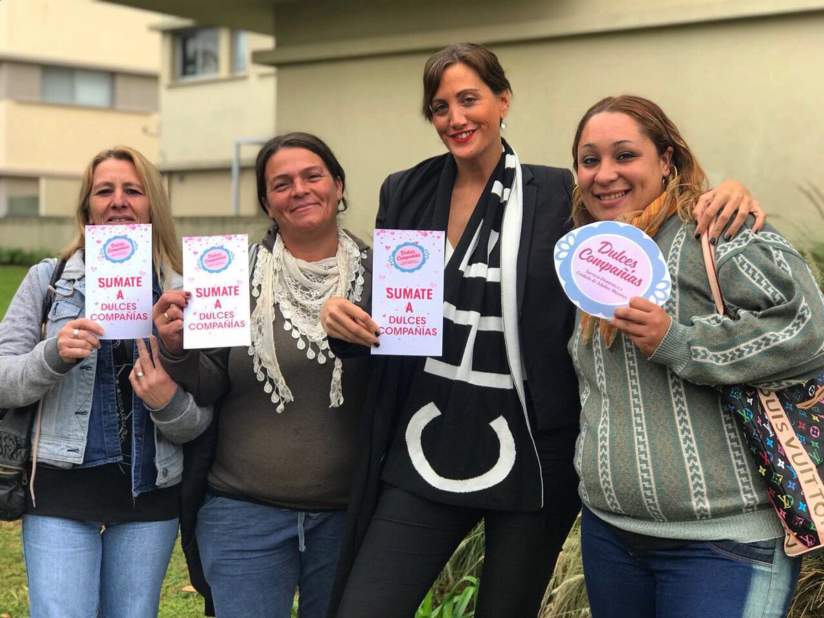 DulcesCom's tweet photo. La felicidad de trabajar de lo que nos gusta!! Nuestra clave? La comunicación, confianza y nuestro amado personal consolidado hace más de 10 años. Gracias chicas por seguir eligiéndonos para brindarles puestos de trabajo 💕✨✨ #SumateADulcesCompañías !! https://t.co/XX6I60OcA6