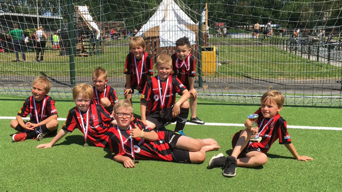 Een heerlijk zonnetje, sportieve tegenstanders, een paar spannende wedstrijdjes en uiteindelijk de 1e prijs. Een mooie dag voor <a href="/OJCROSMALEN/">OJC ROSMALEN</a> JO8-9 op het toernooi van <a href="/Saestum/">SV Saestum</a> 🏆🥇⚽️💪🏻