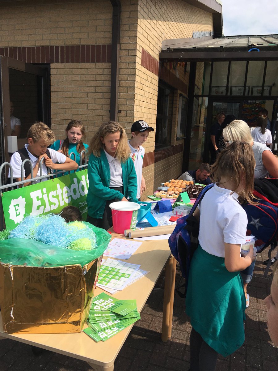 YGNantCaerau's tweet photo. Bydd cacennau, danteithion a anrhegion ar werth ar ôl ysgol eto yfory er budd @PwyllgorTTC 🍰☀️🎁

We will be selling cakes and gifts after school again tomorrow in aid of @PwyllgorTTC 🎁☀️🍰

#Cymuned #Community https://t.co/LO8sQjkEs2