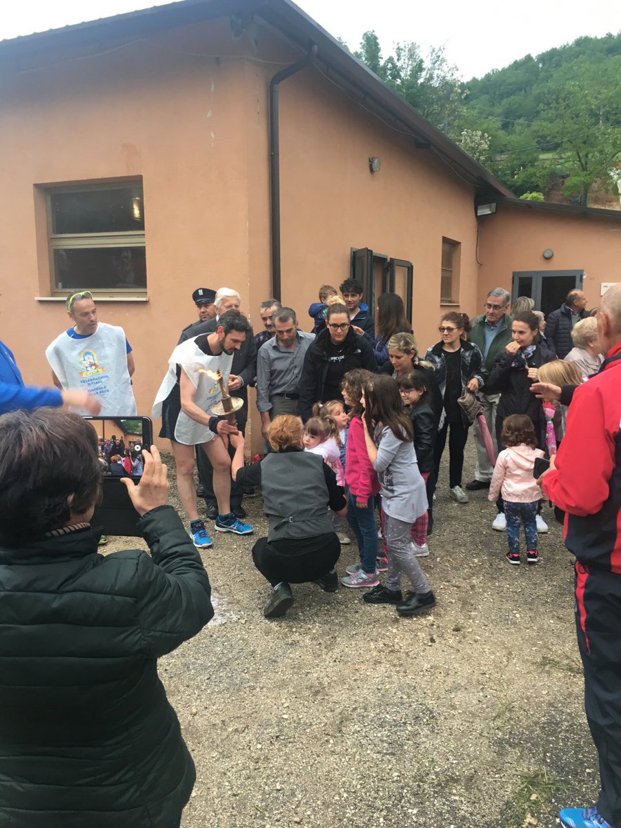 maltignano's tweet photo. Arrivo della Fiaccola della Pace a Maltignano https://t.co/saDtn5UoCc https://t.co/dbpVdc8KVK