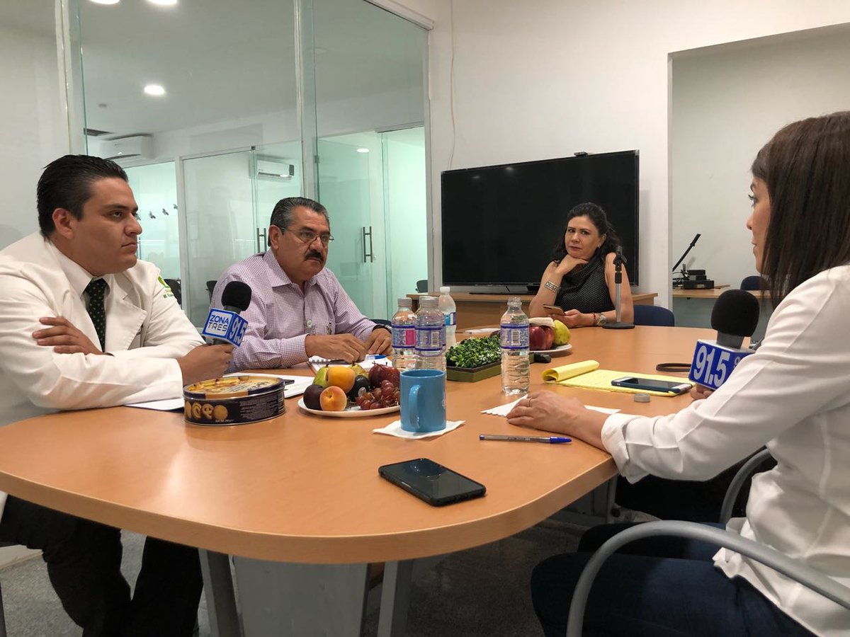 zona3noticias's tweet photo. En entrevista en #Zona3Noticias #2daEmisión con @GabrielaInforma los Doctores de @H_MiEsperanza Enrique Rojo Soto y Roberto de la Torre Huerta nos hablan acerca de los servicios que nos brinda éste hospital 😀👌📻📱💻 https://t.co/wFcX4xVBq6