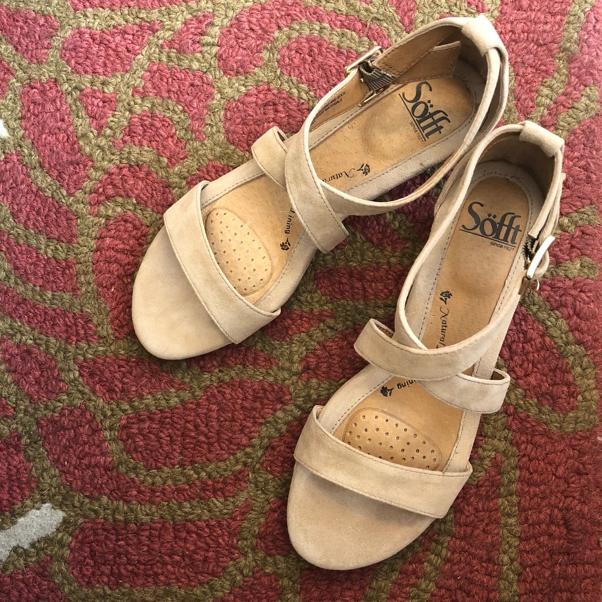 Feet First Stores tweet media