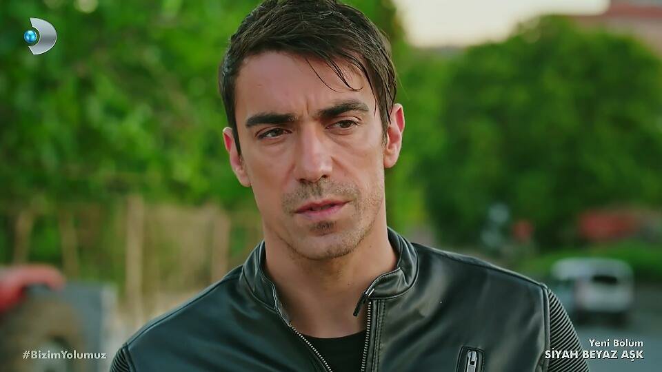 İşte bunalımda da olsan, git burdan ben taburcu oldum doktor da desen; kıskanınca işin rengi değişiyor tabii. Hop, dön geri. :) #SiyahBeyazAşk #BizimYolumuz