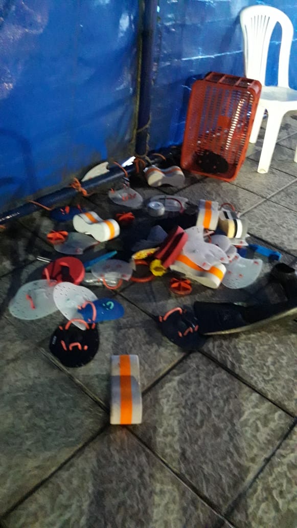 Anoche entraron a nuestro natatorio e hicieron desmanes. Rompieron andaribeles, rompieron elementos de trabajo de profesores y alumnos, desparramaron basura en las instalaciones. Mucha bronca por todo lo sucedido. <a href="/Calpoficial/">Club Atl. Las Palmas</a> <a href="/Inferiorescba/">Inferiores Córdoba</a> <a href="/Jorchiatti/">Jor</a> @THI_ARA23 <a href="/sebachiatti/">sebastian chiatti</a>