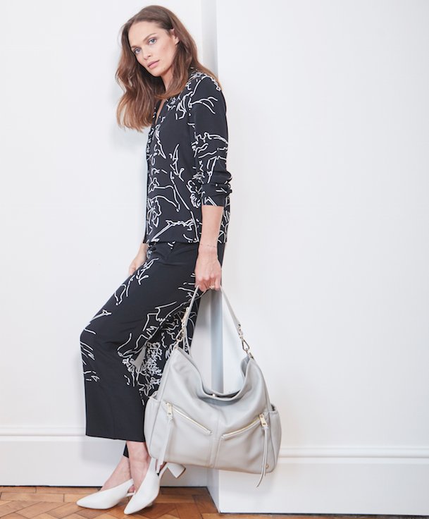 KeriKitbags's tweet image. ▪️BE.YOUR.OWN.BEAUTIFUL▪️
.
When you feel good on the inside, it shines through on the outside 💞 and our sexy, slouchy Lennox Leather Handbag in Ice Grey will give you a little helping hand along the way!
.
Take a little look &amp;gt; ow.ly/qcpS30k30Im 

#handbag