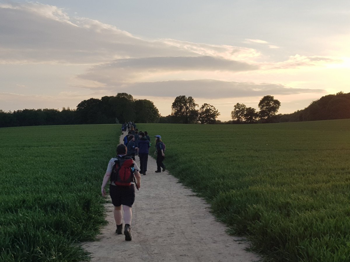 74watfordscouts's tweet photo. Night hike from st Luke's to rickmansworth. Got the weather for it anyway! https://t.co/8NKbufjhU0
