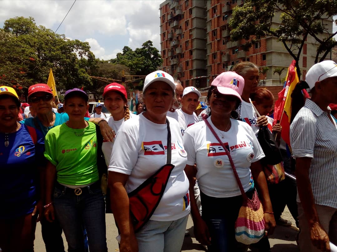 DComunales's tweet photo. Defensoras Comunales de la Parroquia Coche dijeron PRESENTE en el despliegue de cierre de campaña, Av. Bolivar #DCCochePresente #HaciaZonasLibresDeViolencia https://t.co/fxzRzos5zR