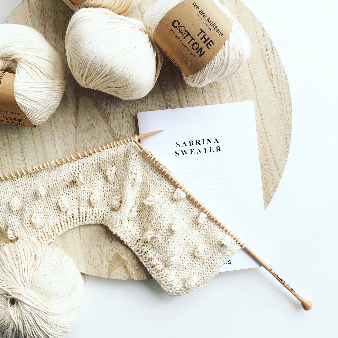 Free pattern alert! For two days only starting today you will receive up to 4 patterns when buying yarn bundles! The Wool, Baby Alpaca, Petite Wool, Pima Cotton &amp; Meripaca! 👌🏻✨ #sogood

📷: barbaracraftandfabric
knitting kit: weareknitters.me/Sabrina-sweater