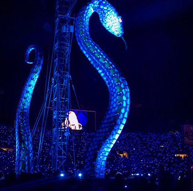 TechMDInc's tweet image. Saturday night&apos;s office, monitoring sound for @taylorswift13 #reputationtour @RoseBowlStadium #soundmonitoring #audioengineer #sounddesign #welistenweadapt