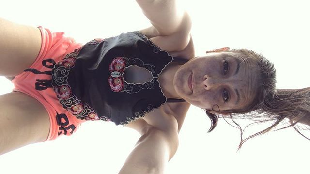 OnnaLoves's tweet photo. Ever tried timing a handstand by recording it? Previously could hold a minute. Lost it again ugh. #handstands #handstandgoals #hipreplacement #bionicballerina #selftrained https://t.co/VNfFR29R3t