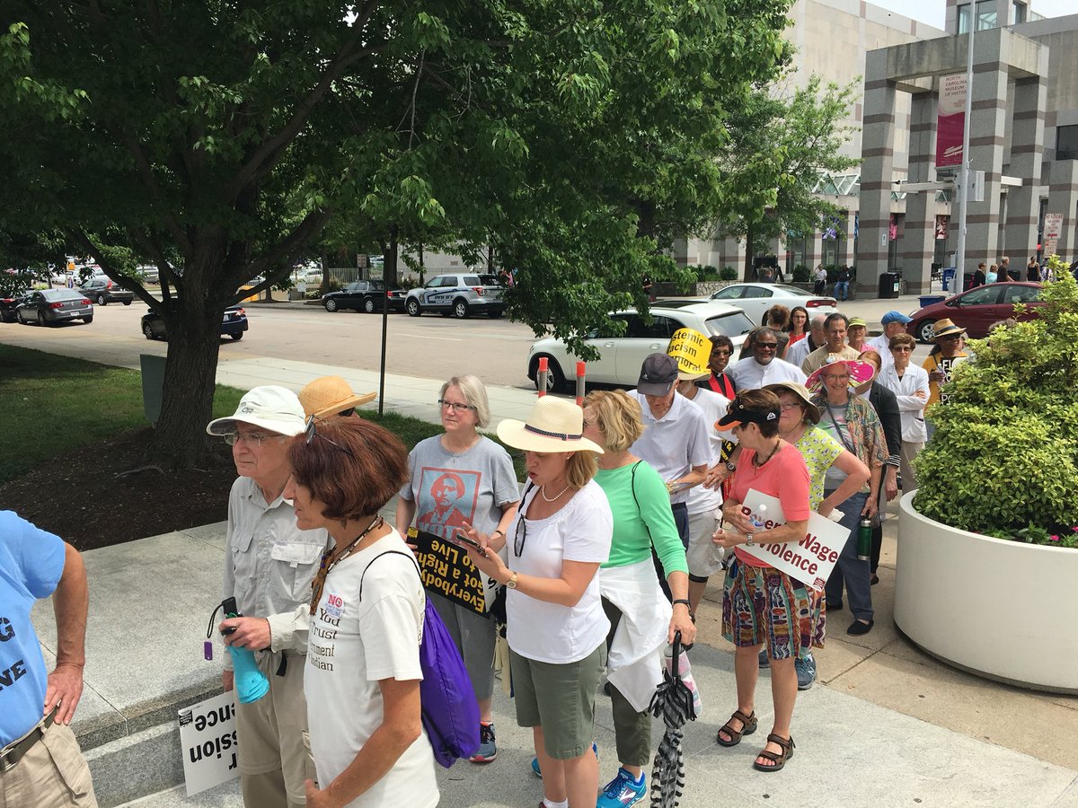 GGreenberg's tweet photo. Today's #NCPoorPeoplesCampaign included signif group of #whitecoats to witness indoor civil disobedience. https://t.co/7IU57hiBsU