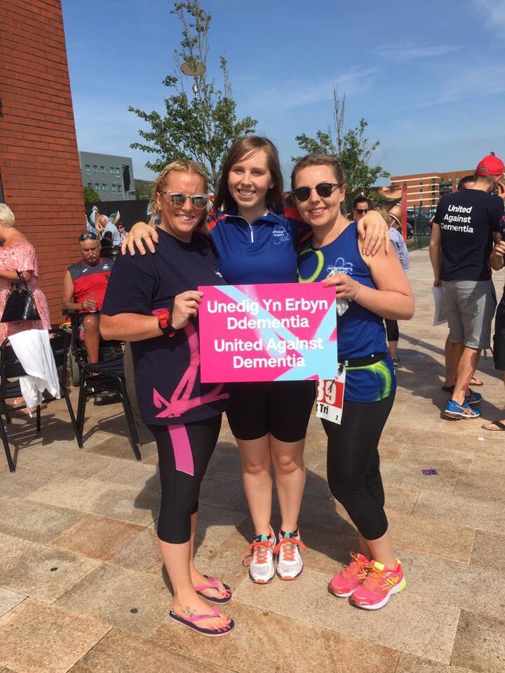 JessAlzSoc's tweet photo. Great day at #SwanseaTriathlon yesterday. So many people challenging themselves and doing what they can to support those living with dementia. #WhatWillYouDo? Want to get involved? Contact me or @AlzSocCymru #UnitedAgainstDementia #SmallActionBigDifference https://t.co/uwboxkb5OP