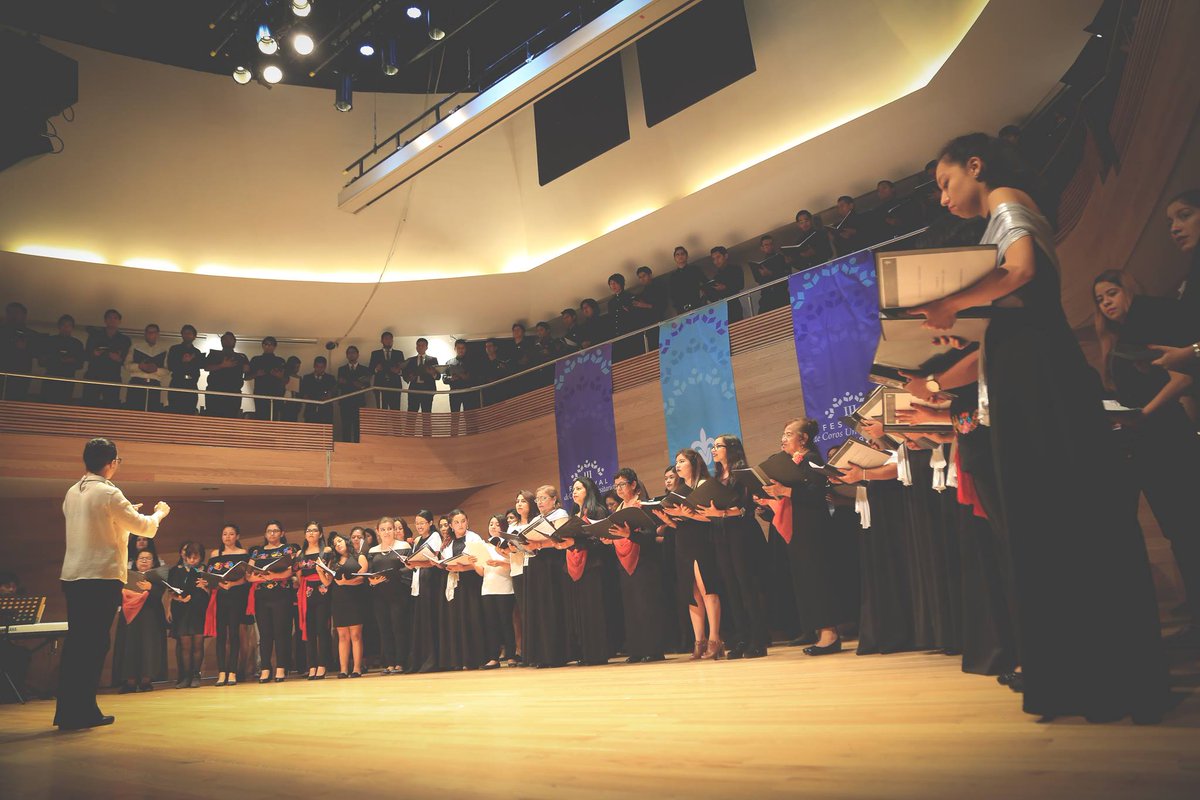 DGDCulturalUV's tweet photo. ¡La tercera edición del Festival de Coros fue todo un éxito! 
Agradecemos a los más de 250 participantes de las 5 regiones universitarias por compartirnos un poco de su gran talento durante los 4 días de festival.

¡Felicidades a los ganadores y nos vemos en el 2019!

#CorosUV https://t.co/pmDl0cxB3y