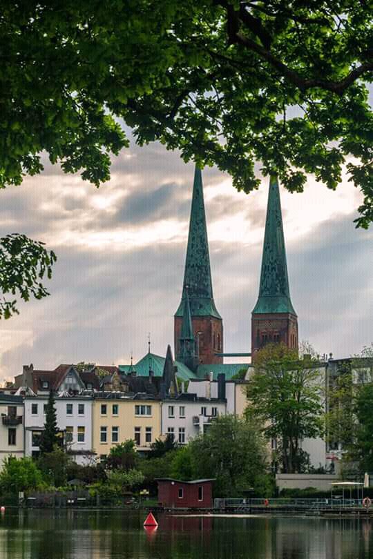 Blick auf Krähenteich und Dom zu Lübeck. Foto: (c) Danis Flohr https://t.co/kBu4rodH6e