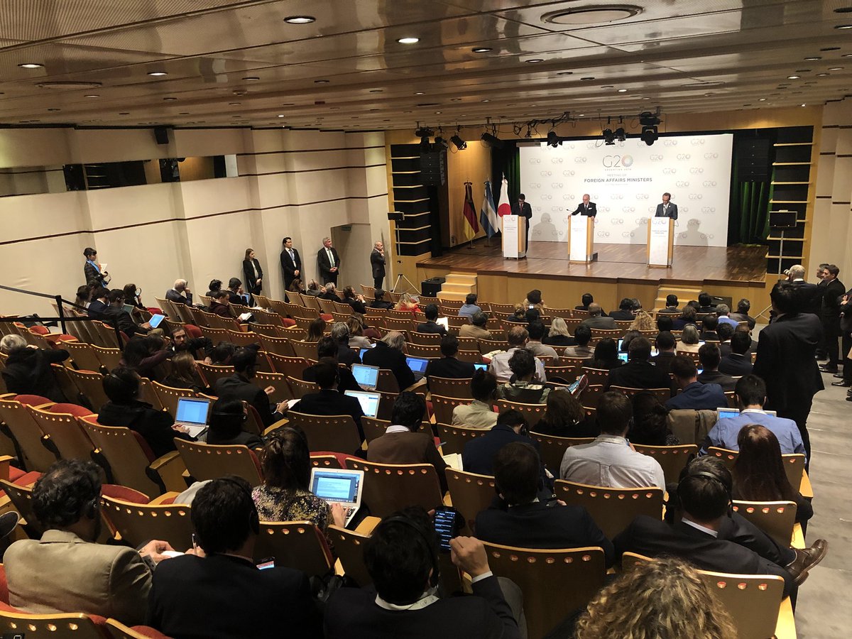 revistaferias's tweet photo. #G20Argentina 🌎🌍 | Reunión de ministros de Relaciones Exteriores del #G20 @CancilleriaARG | Conferencia de prensa  @g20org #BuenosAires | Taro Kono (Japón 🇯🇵 #G2019) @JorgeFaurie (Argentina🇦🇷 #G2018) @HeikoMaas (Alemania 🇩🇪#G2017) https://t.co/IIhsDOfnGV