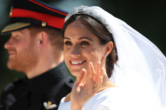 SuperMeUK_'s tweet photo. Can you believe Meghan Markle’s wedding hair only took 45 minutes! Long live the messy bun, we love that it made it to the #RoyalWedding. #WeddingHair 👰🏽#Yarm #Hairdressers https://t.co/IIOD7oG5PF