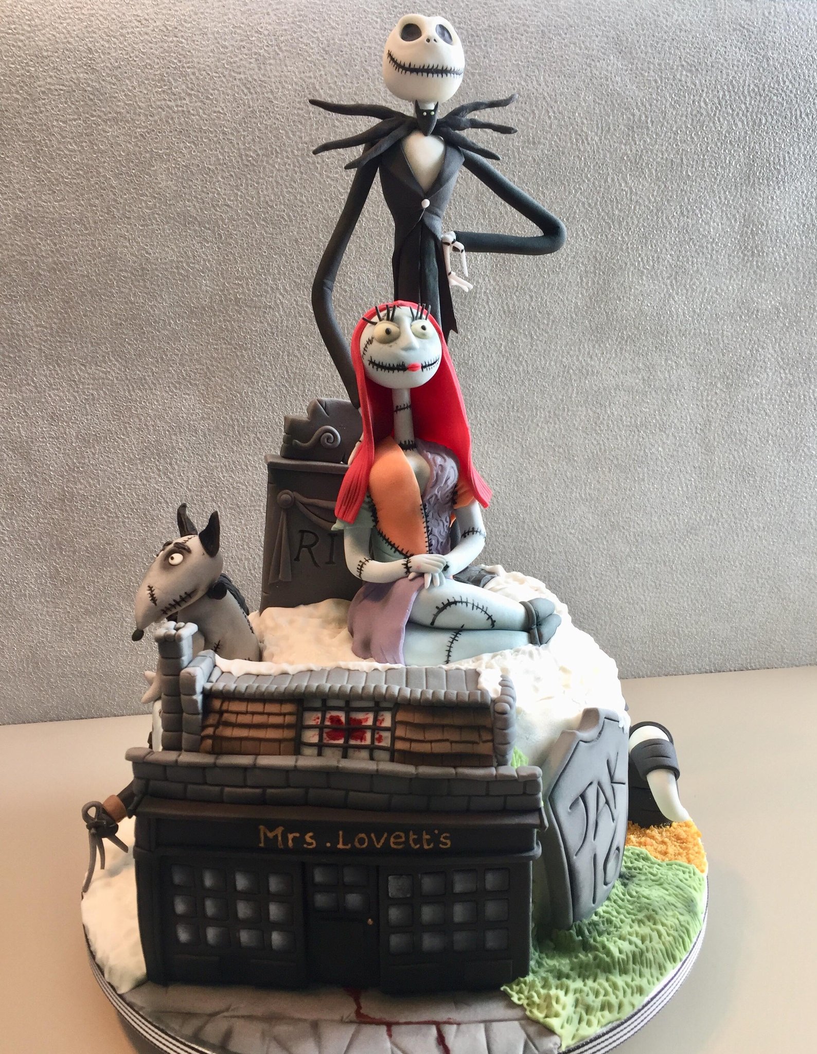 Jennifer Anthony Cakes And Sugarcraft On Twitter Tim Burton Themed Birthday Cake From The Weekend We Just Love Creating Cakes Like This And Bringing These Iconic Characters To Life Timburton Nightmarebeforechristmas Sweeneytodd - jennifer anthony cakes and sugarcraft on twitter roblox