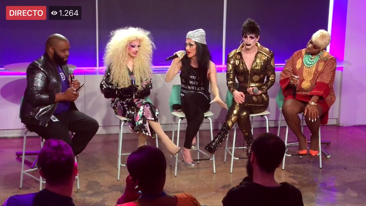 Adriyuyu's tweet photo. Muy fan de que @marianomtnz esté en la rueda de prensa (o lo q sea eso) del Facebook Live de @RuPaulsDragRace y que nos salude tocandose la orejita ❤️ #AmigasVIP https://t.co/dTmmCOU9Lm