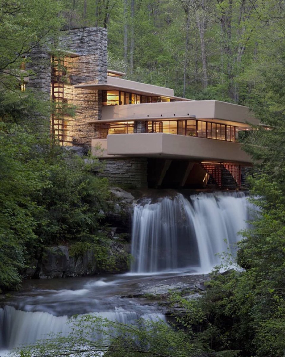 This may be our favorite #bringingtheoutdoorsin home. 

👉🏻What to you think? 

📐By Frank Lloyd Wright