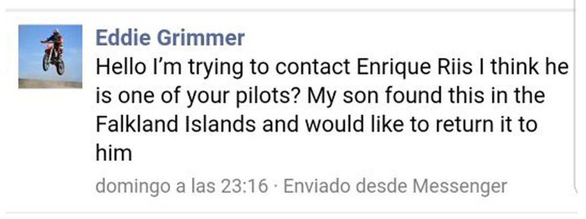 redaccioncomar's tweet photo. 1/5 Enrique fue piloto en la guerra de Malvinas. El 21 de mayo perdió sus cosas tras un ataque. Volvió de las islas sin nada y 36 años después un kelper lo buscó y le dijo que tenía algo suyo. @Joaquinsmarino habló con ellos y recreó la historia.  
https://t.co/toUiQWN99R https://t.co/QiGP74PRU2