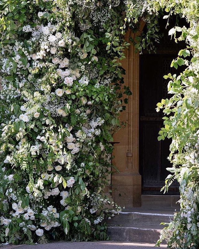 The incredible arch that led to the steps of St. George’s Chapel is just so magical. Bravo @philippacraddock! Just found out that the incredible designers turned all the florals into hand ties and delivered them to hospices and women’s refugees across Lo… ift.tt/2IV9R8S