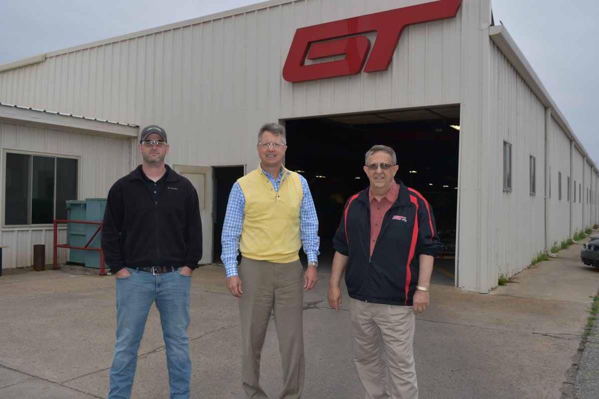 RogerMarshallMD's tweet photo. Today, GT Manufacturing from Clay Center, KS was awarded the President’s “E” award for excellence in exporting. Since 1953 GT Manufacturing has manufactured quality grain dryers, now the company has 40 employees and their products are sold in 80 countries. https://t.co/KsLva7mIsR