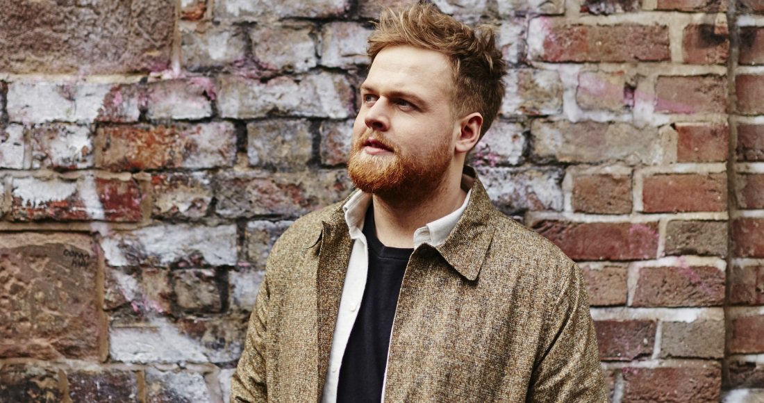 officialcharts's tweet image. A second wind for @IAmTomWalker's Leave A Light On? 🌬️

Fresh from its new remix and use in a Sony Bravia ad campaign, the song is set for this week's Top 40 bit.ly/2rXGIQD