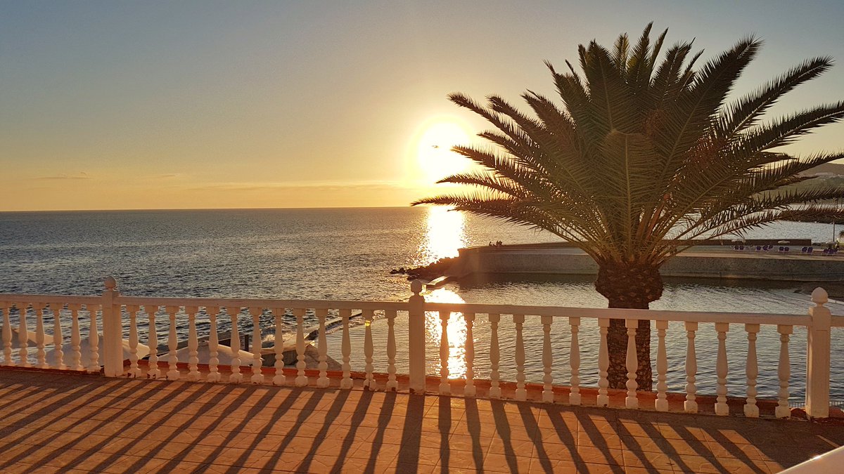 #BuenasTardes desde #Arguineguin #lovecanarias <a href="/turismogc/">GranCanaria.com 🌴☀️</a> @MeteoRTVC <a href="/meteogc/">Meteo y paisajes Gran Canaria</a> <a href="/JorgeMacgregor/">JMacgregor</a> <a href="/turismogc/">GranCanaria.com 🌴☀️</a> @Maliksencherk12 <a href="/jdecozar/">Rodriguez de Cózar</a> <a href="/CDFEMARGUIN/">C.D. Femarguín SPAR Gran Canaria</a>