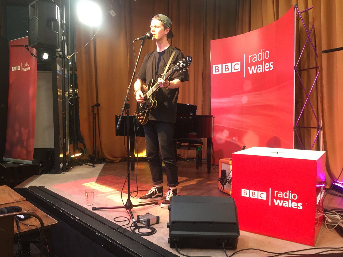 Our final artist performing live tonight from <a href="/TheHystSwansea/">The Hyst</a> is the incredible <a href="/DanBettridge/">Dan Bettridge</a>. Tune in now to listen as part of <a href="/janicelongdj/">Janice Long</a>'s show. Can't wait for tomorrow!

#Swanseafringe #BiggestWeekendFringe

Listen here:
bbc.in/2yETBUs