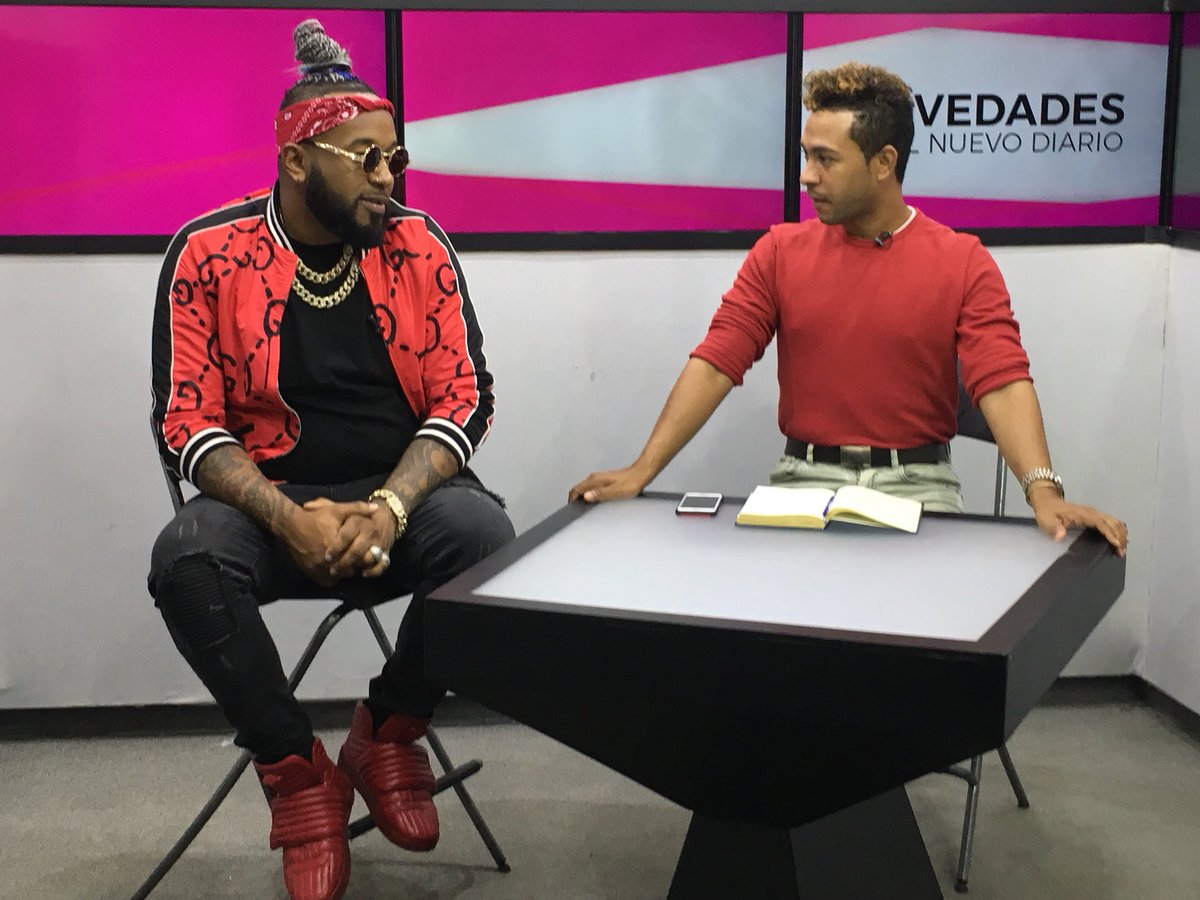 elnuevodiariord's tweet photo. Sintoniza ahora en #NovedadesEnElNuevoDiario con @HernaRichard, la entrevista al cantante urbano #OhGee.  En vivo a través de nuestras redes sociales y https://t.co/gi3Kjg25tY #ElNuevoDiarioTV https://t.co/gCh6jos4nn