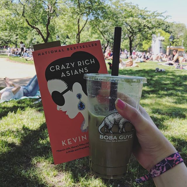 sokdramatic's tweet photo. It's a beautiful day in Washington Square Park~ 💕 #crazyrichasians @bobaguysnyc #summerfeeling https://t.co/3DRK9K7obx https://t.co/7GiFcFX3E7