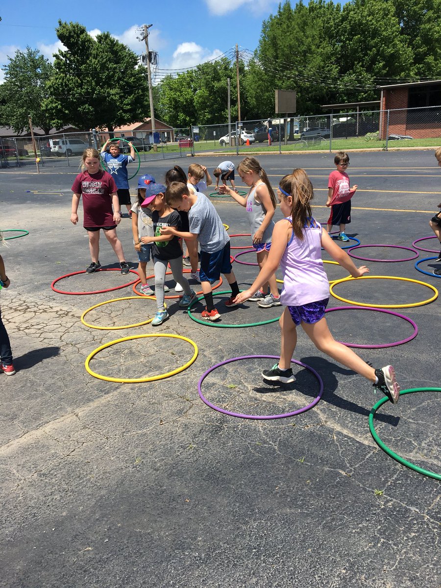 EspositoJodi's tweet photo. Field day fun, frolicks, and ....exhaustion!!! Thanks Coaches Roelfsema, Schulte, and Whitehead!! We had a great day!#seneca_elementary #senecatpc https://t.co/6HqjDrWD91