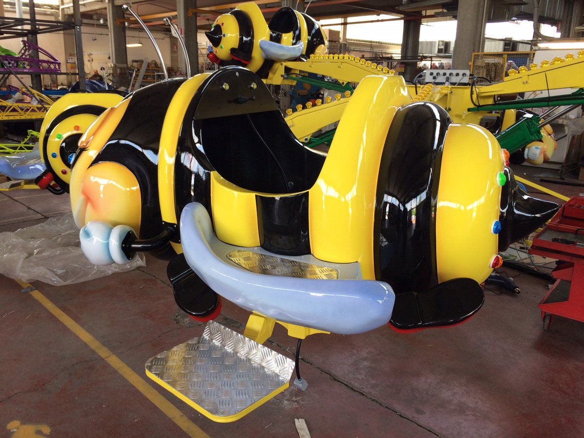 comotown's tweet photo. Here is a SNEAK PEEK into the building of the new ride coming to Como Town this season! Get ready to buzz around this summer on the Mini Bee Jet!

#minnesotafun #mnfun #mnkids #mnfamily #mnsummer #amusementpark #como #themepark #rides https://t.co/5UOVamQSj0