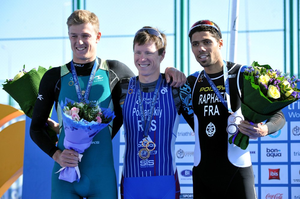 Champagne (ghiacciato) per <a href="/OlmoAngelica/">angelica olmo</a>: l'Astana Triathlon World Cup diventa duathlon. Vittoria di <a href="/SandraDodet/">SANDRA DODET</a> e <a href="/PolyanTri/">Dmitry Polyanskiy</a>
2018 Astana ITU Triathlon World Cup, effervescenza di bronzo per Angelica Olmo nella gelida prova kazaka. Tutti i RISULTATI > goo.gl/2a6yAo