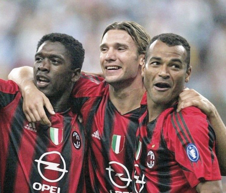 romanzotweet's tweet photo. Sheva dopo 57” torna a fare quello che sa fare meglio: segnare a San Siro. Seedorf sembra non aver mai smesso. 
Ma raga Cafù? 
Glielo spiegate voi che ha smesso? 
A 48 anni fa ancora 10677 sovrapposizioni e soprattutto mastica lo stesso chewing-gum del 2007 😍 
#lanottedelmaestro https://t.co/pC20o3wRew