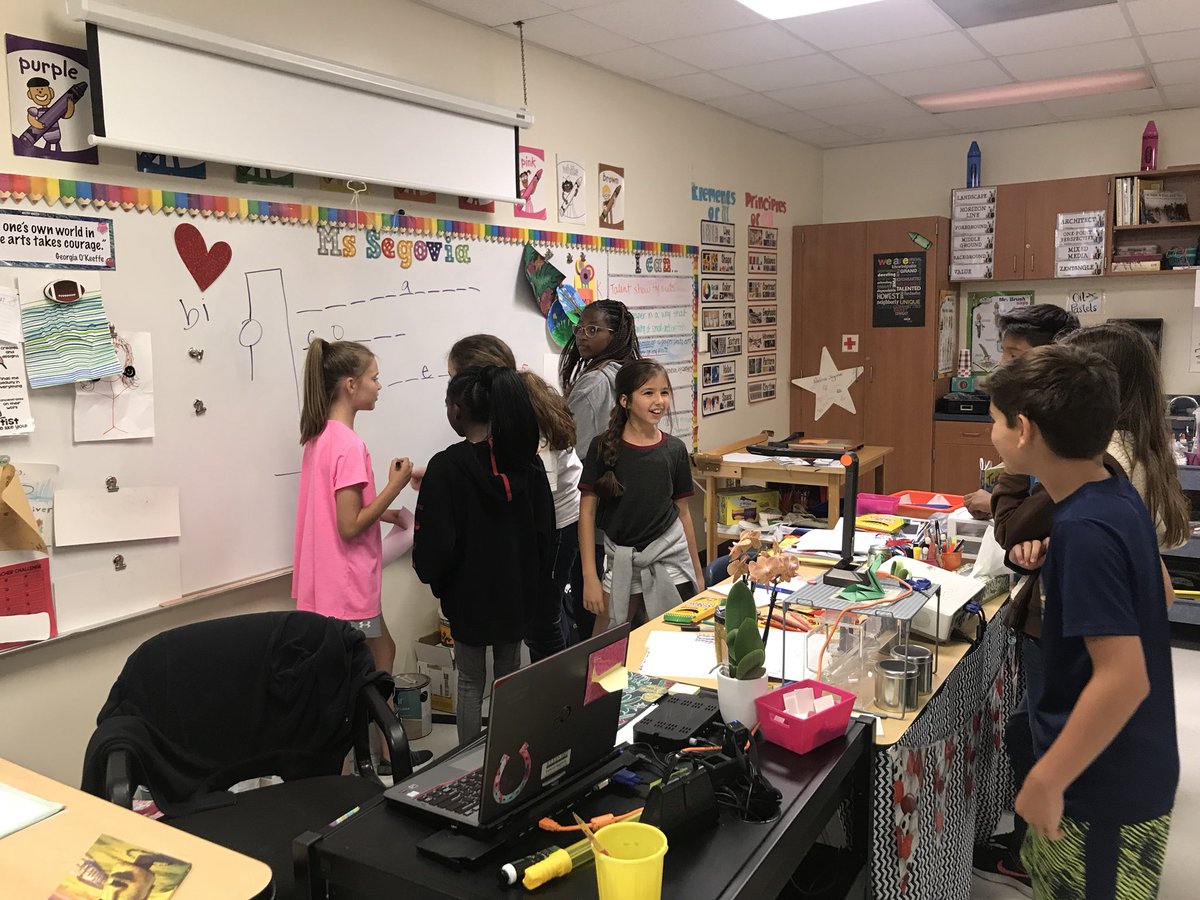 SegosARTclass's tweet photo. Because is the last day with them and they want to play hangman. #northamptoncoltsforever #5thgd @teachgreenkisd https://t.co/GMbG4lFhQR