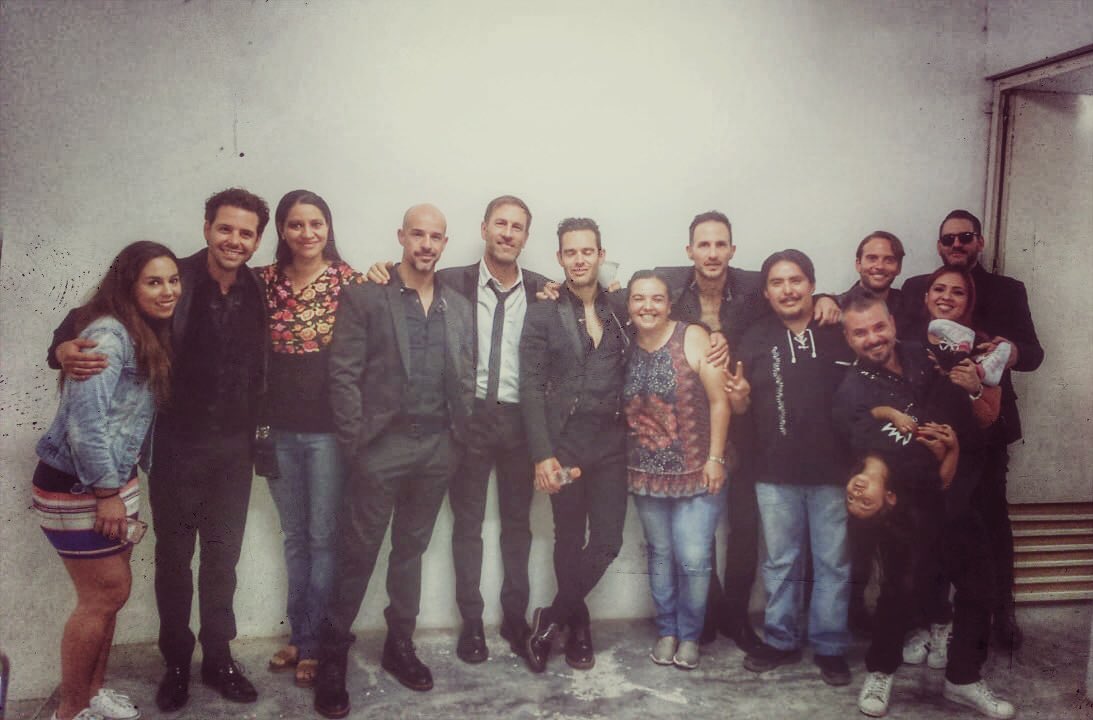 karevsa's tweet photo. Q increíble noche en Morelia #Palenque #Amigas #Mercurio #Magneto #LaFoto 😍 @danymerlo @prinmony @tonobeltranena @MauriSternMusic @Ponchobaca @KaryzR @alex_magneto @VatosLocosMM @eliaschiprut @rodrigosieres #LaPrincesaConSuTíoRocco @jijadepapi  @ALANMAGNETO https://t.co/rIDe31W0yY