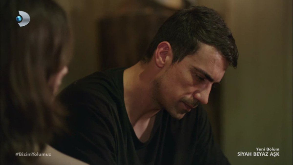 DiziciBagyan's tweet photo. "Benim ailem sizsiniz." #SiyahBeyazAşk #BizimYolumuz https://t.co/VG5yiox5Nl