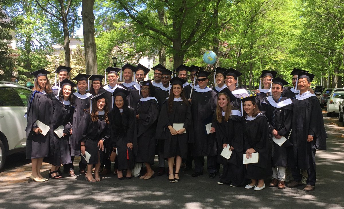 yalejacksonsch's tweet photo. Jackson graduates stop traffic! #yale2018 https://t.co/p7MotX5iFE