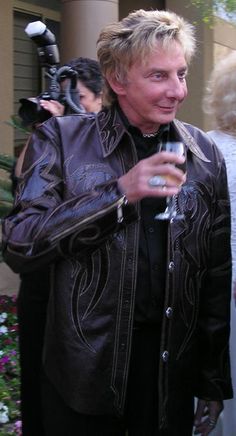 CarolineSalfati's tweet photo. @barrymanilow @WestgateVegas Surely the right place to have the Best Seat in the House, to have the most beautiful view on #BarryManilow ...The #BestShowman on stage,a glass of champagne,some old friends...nothing better!!! #BarryManilowVegas #TheHitsComeHome #CouldItBeMagic #Fanilow #ForeverAndADay 👍🎤❤💖 https://t.co/hH8eFjrz6X