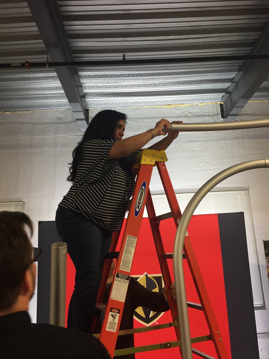 undrcvrprinter's tweet photo. Yes we get hands on training in our warehouse to know exactly how your #custombooth will go together! https://t.co/TRqLhX6tk4